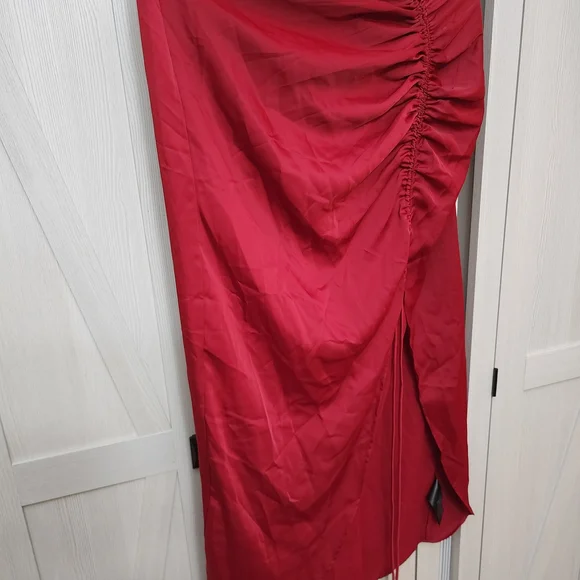 Elegant Red Ruched Skirt - Picture 3 of 10